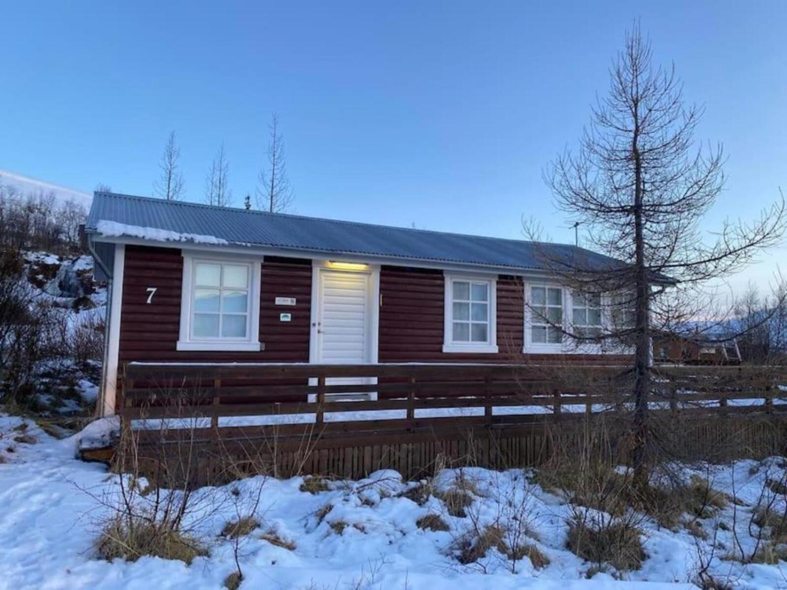 Cozy 2 Bedroom Cottage With Hot Tub Akureyri Kültér fotó