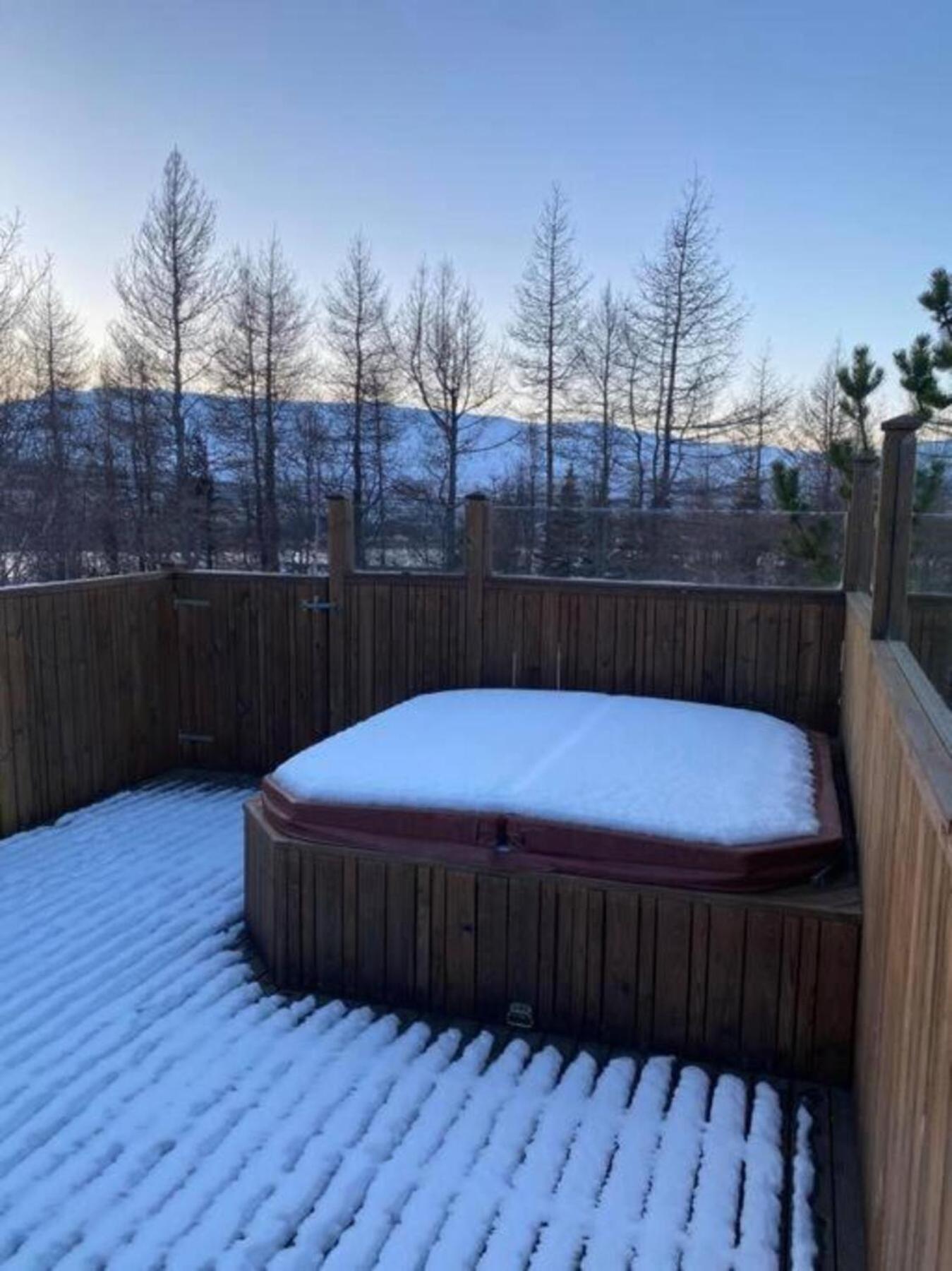 Cozy 2 Bedroom Cottage With Hot Tub Akureyri Kültér fotó