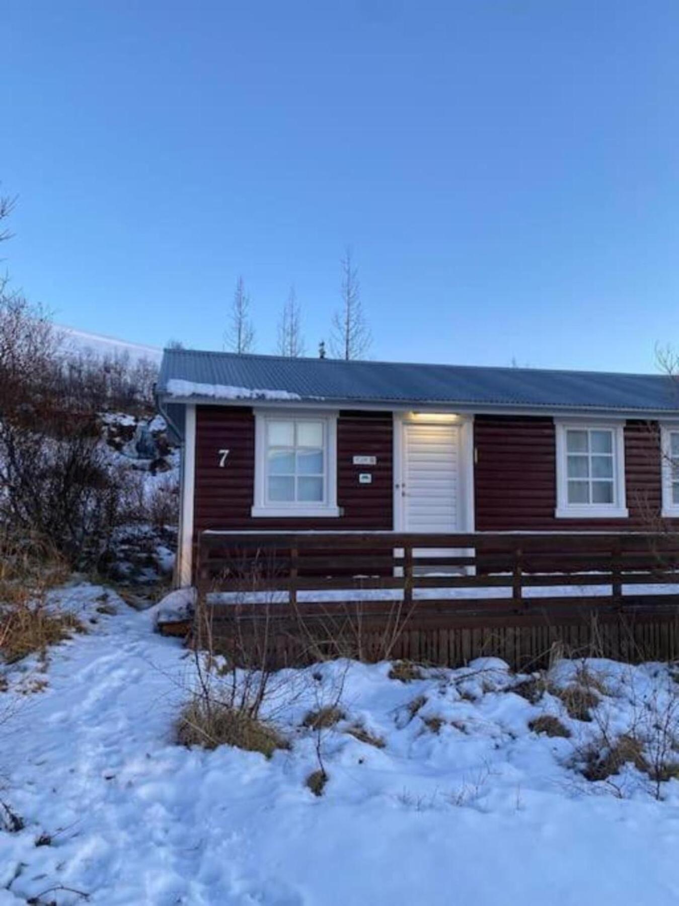 Cozy 2 Bedroom Cottage With Hot Tub Akureyri Kültér fotó